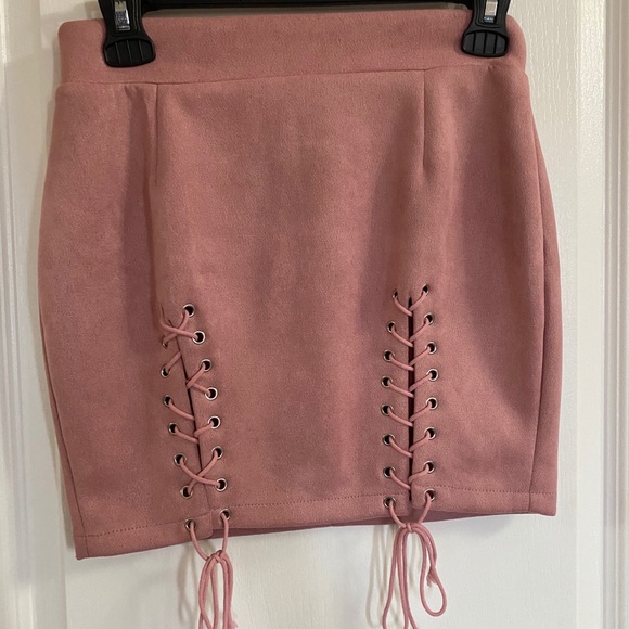 Custom made pink suede 2piece - Picture 4 of 4